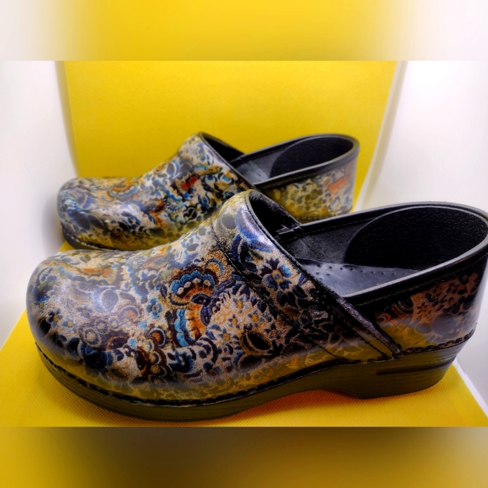 Dansko Clogs, Size 40